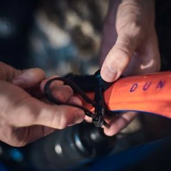 Fidlock TWIST Bouteille 590 + Base Uni 11 Fidlock TWIST Bouteille 590 + Base Uni -Topeak Soldes 09620 TWIST Uni Base lifestyle 05