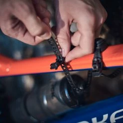 Fidlock TWIST Bouteille 590 + Base Uni 12 Fidlock TWIST Bouteille 590 + Base Uni -Topeak Soldes 09620 TWIST Uni Base lifestyle 06