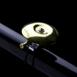 Lezyne Classic Shallow Brass Sonnette En Laiton -Topeak Soldes Product bells clascshlwbrassbell y12 zoom4 1800x1800