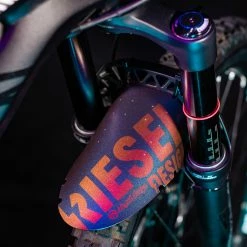 Rie:sel Design Schlamm:PE édition Spéciale Flipflop Mudguard 11 Rie:sel Design Schlamm:PE édition Spéciale Flipflop Mudguard -Topeak Soldes schlamm pe flipflop violet green 17908 fe s059